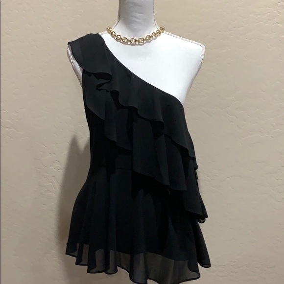 XOXO Tops - XOXO off the shoulder blouse size M NWT XOXO Tops - XOXO off the shoulder blouse size M NWT